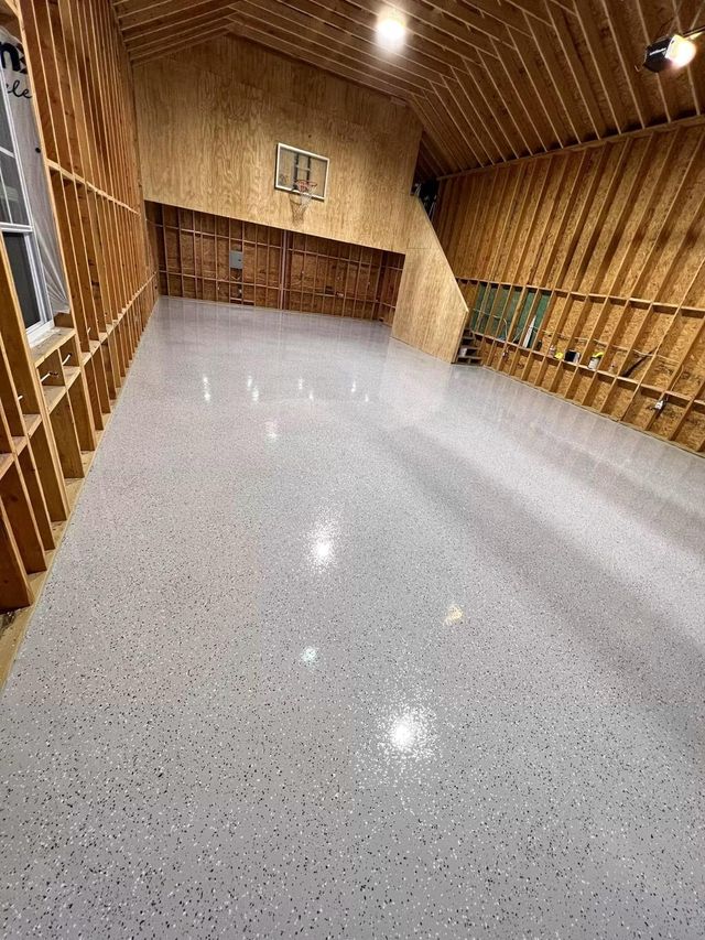 Light flake, barn workshop: flake system floor, workshop