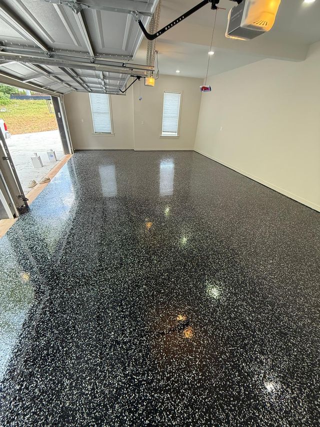 Black & white flake, garage: flake system floor, garage